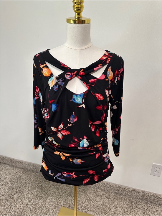 Jennifer Lopez Tops - 🦎 Jennifer Lopez Blouse